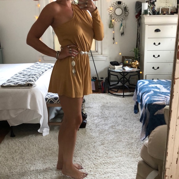URBAN OUTFITTERS | one sleeved romper - Picture 4 of 7